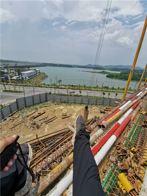 城关区作业中发生设备损坏或人员意外，责任怎么划分？