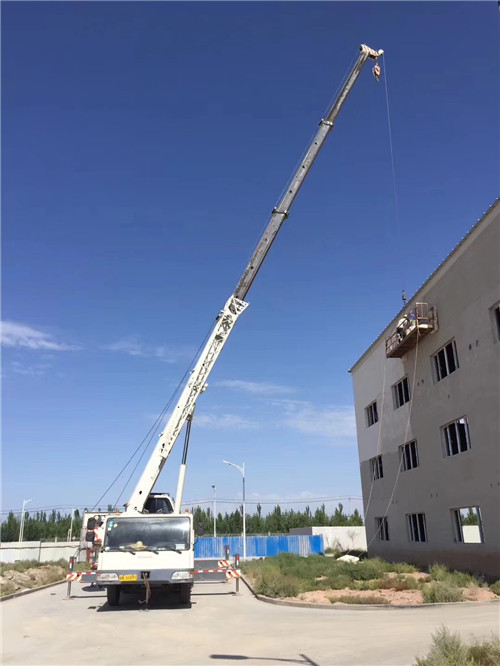 城关区“轻装强干”—— 吊车的 “轻量化臂架” 技术