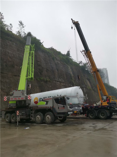 城关区“不怕风雨冻”—— 吊车的 “恶劣环境适应” 技术